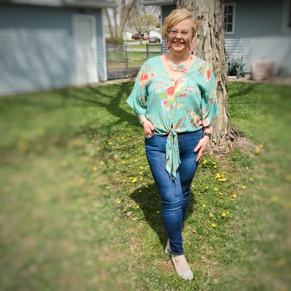 LoveStitch M womens Textured Floral Blouse with Front-Tie Detail - Picture 3 of 3